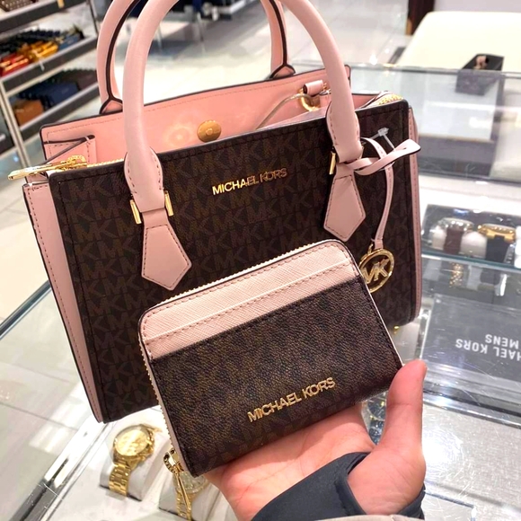 Michael Kors Bundle set with satchel bag & wallet - Picture 1 of 4